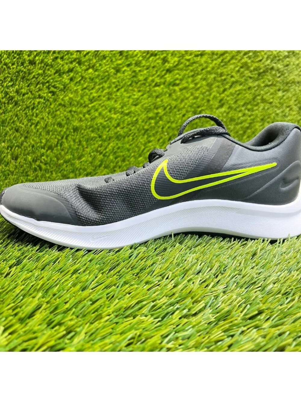 Nike Star Runner 3 GS Dark Smoke Gray Green Boys Size 6Y Running Shoes Sneakers